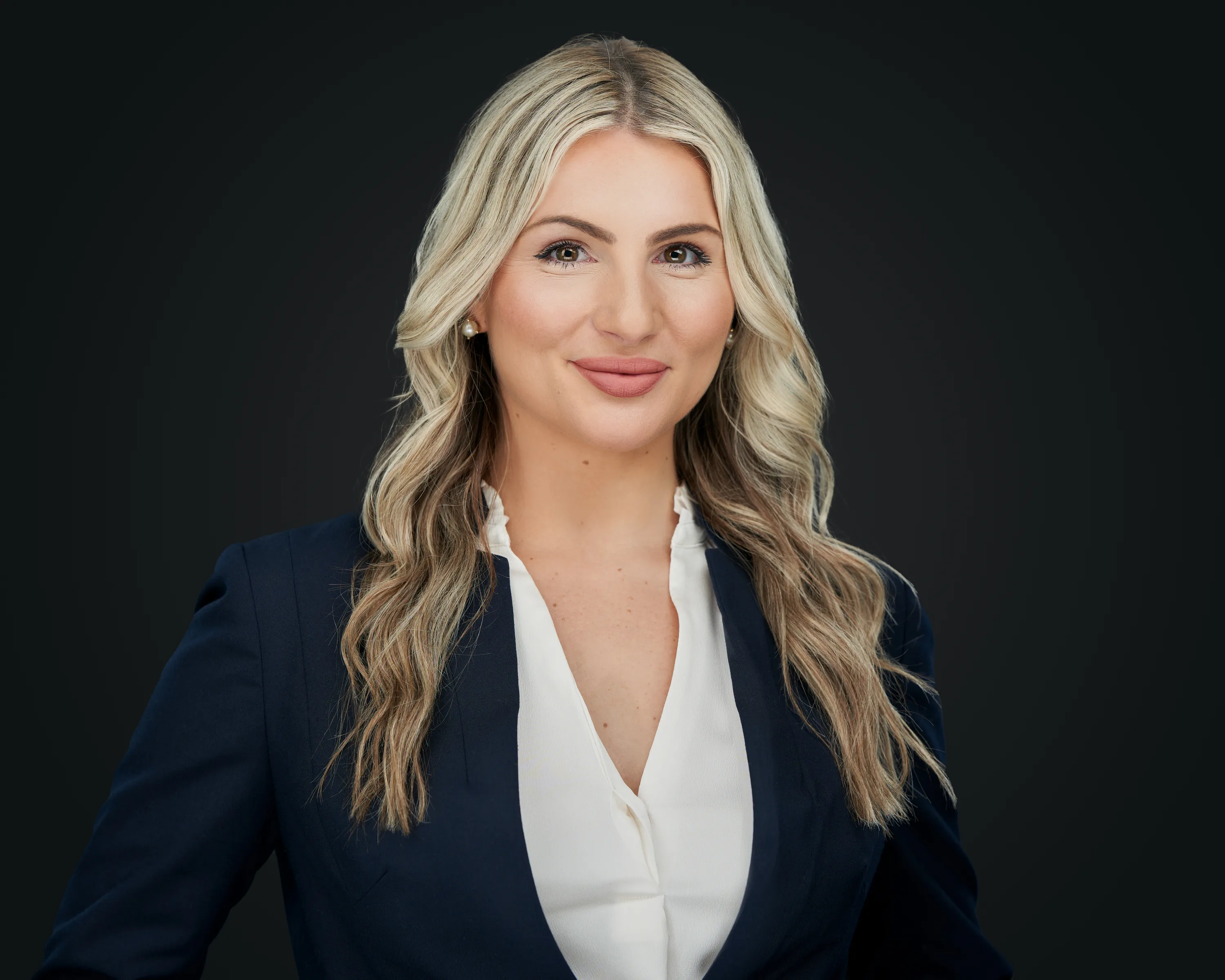 Professional headshot Miami Beach — modern business portrait